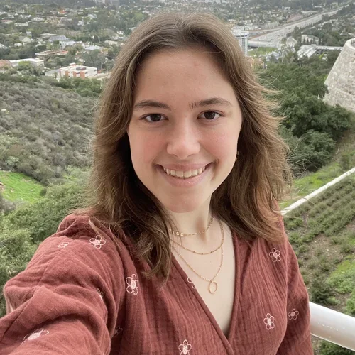 Headshot of Lauren Wall