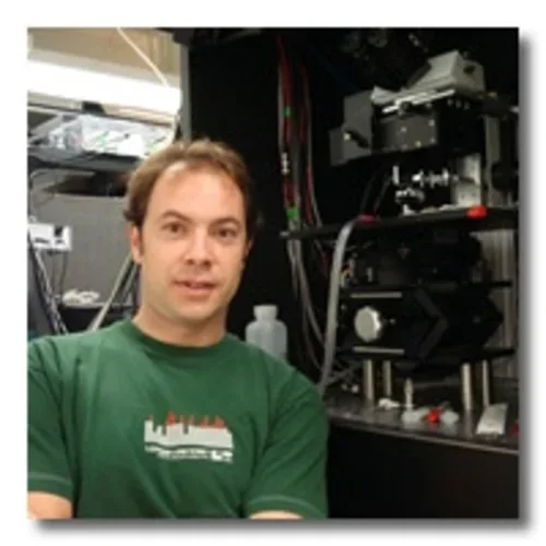 Ricardo Mostany, PhD, in lab.