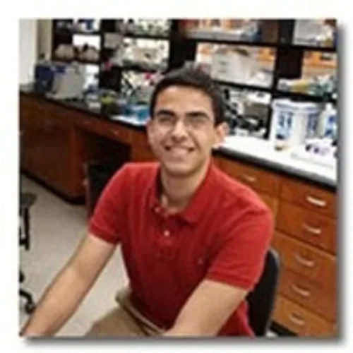 Sattar Khoshkhoo in the lab.