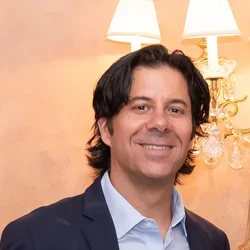 Headshot of Carlos Portera-Cailliau