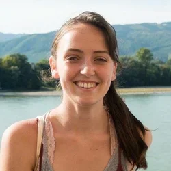 Headshot of Zoe Dobler